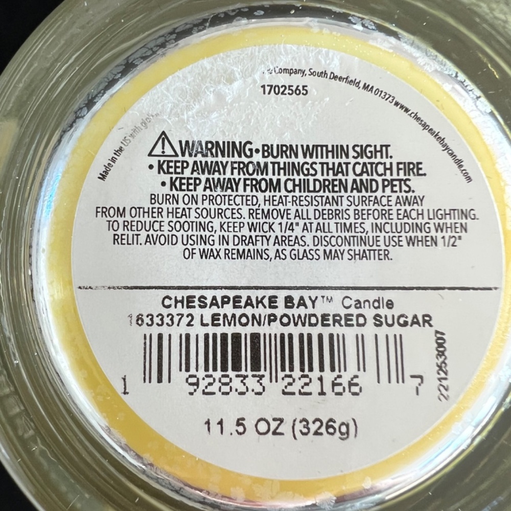 🎉Host Pick🎉 Chesapeake Bay Lemon + Powdered Sugar Candle 11.5oz - Picture 6 of 9